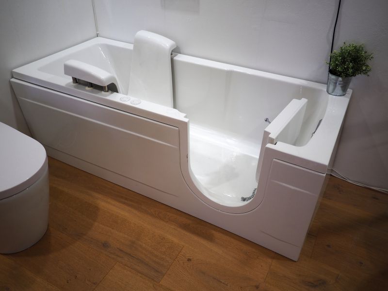 Minimalist Walk-In Tub